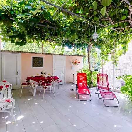 卡里阿公寓酒店 *