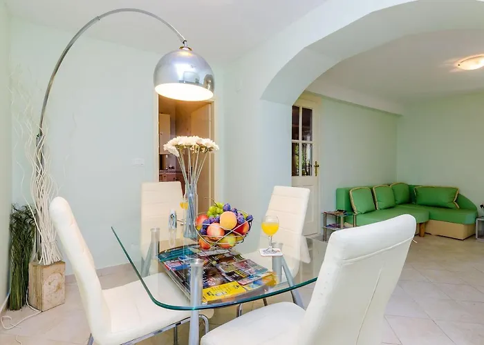 卡里阿公寓酒店 *