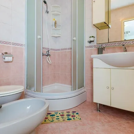 아파트먼트 칼레라 *