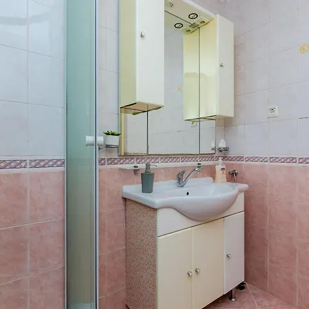 아파트먼트 칼레라 *